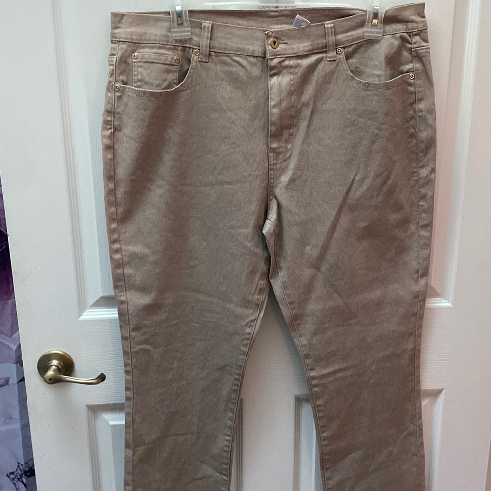 Q womens Siane Gilman solid tan stretch Boot cut plus size pants 18W.  EUC